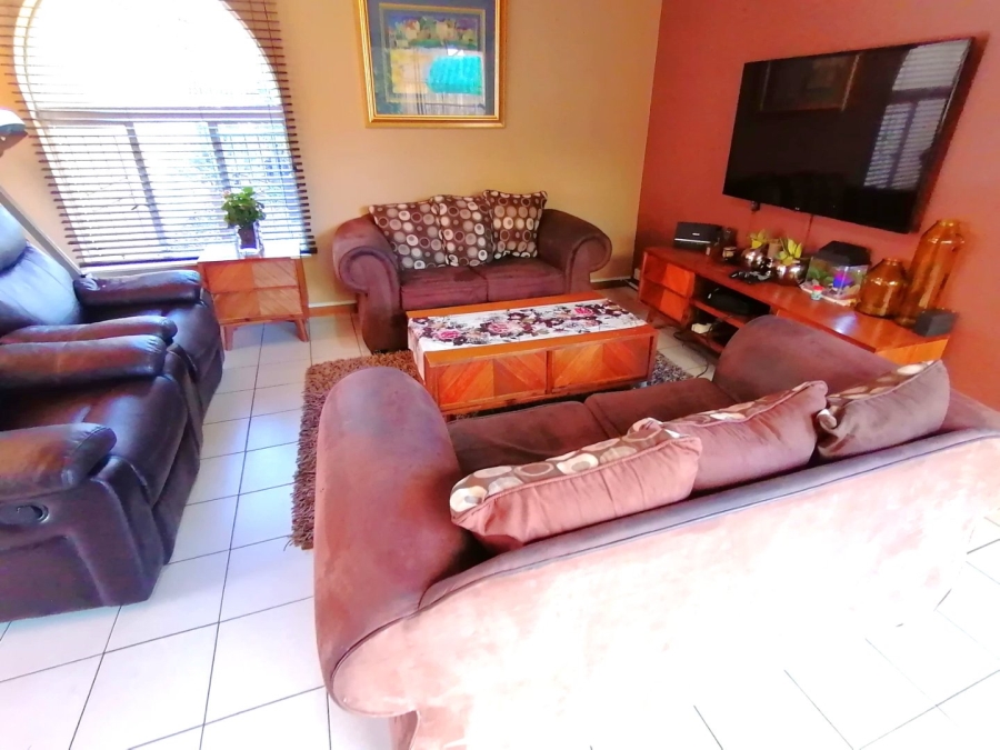 5 Bedroom Property for Sale in Fichardt Park Free State